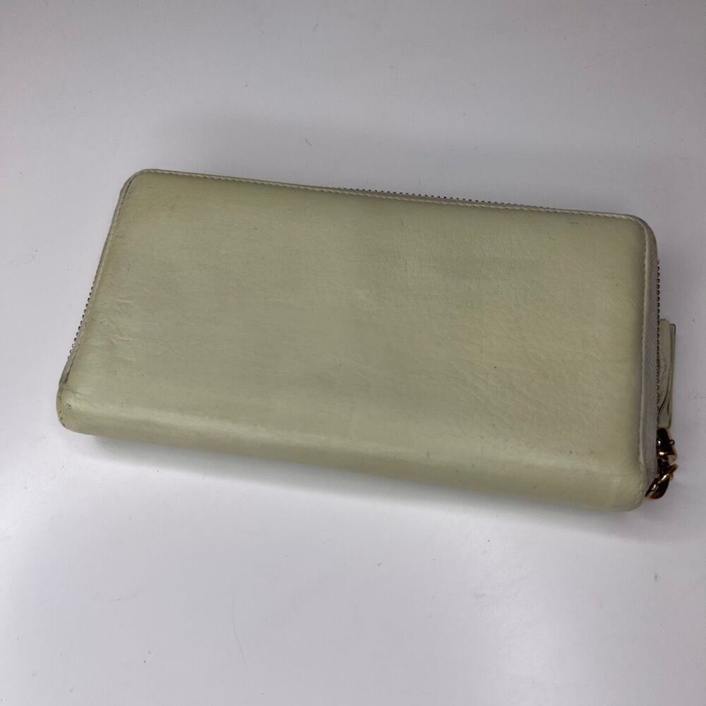 Gucci Soho leather zip-around wallet featuring an embossed Interlocking G logo a - Picture 3 of 6